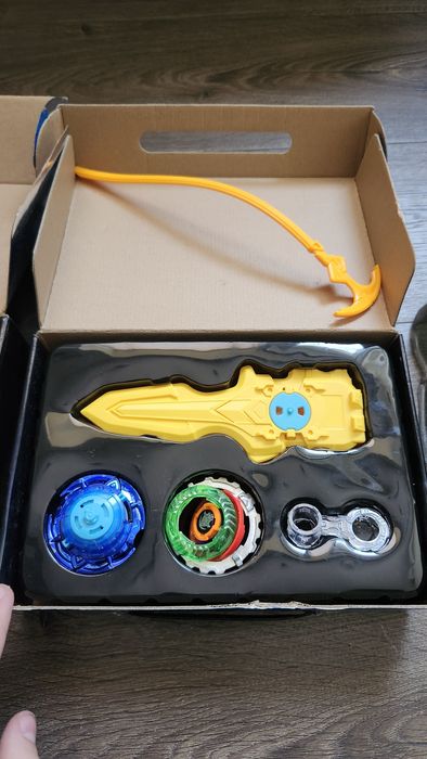 Волчки Beyblade + арена