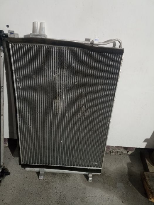 Kia sanet fara oʻng radyatr ant/kanditsaner  b/u