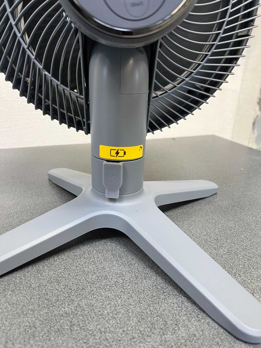 Преносим вентилатор на батерия Shark FlexBreeze TableMate FA150EU