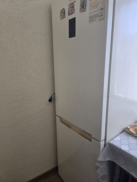 Продам холодильник