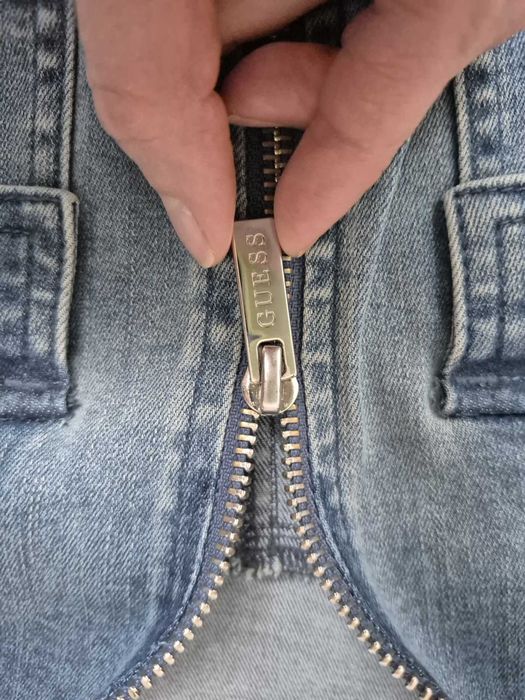 Оригинална дънкова рокля GUESS (размер XS)