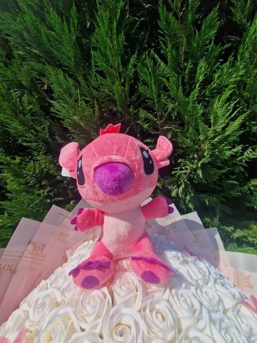 Buchet hello kitty stitch si alte figurine