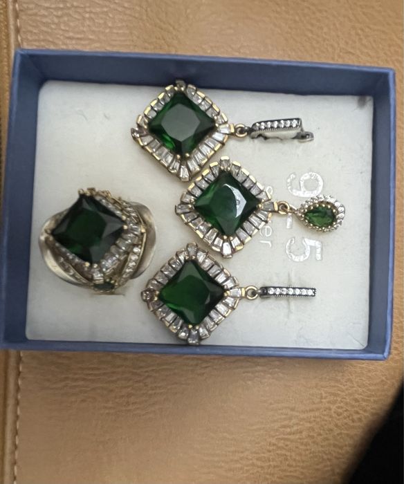 Серебрянный очень красивый комплект
