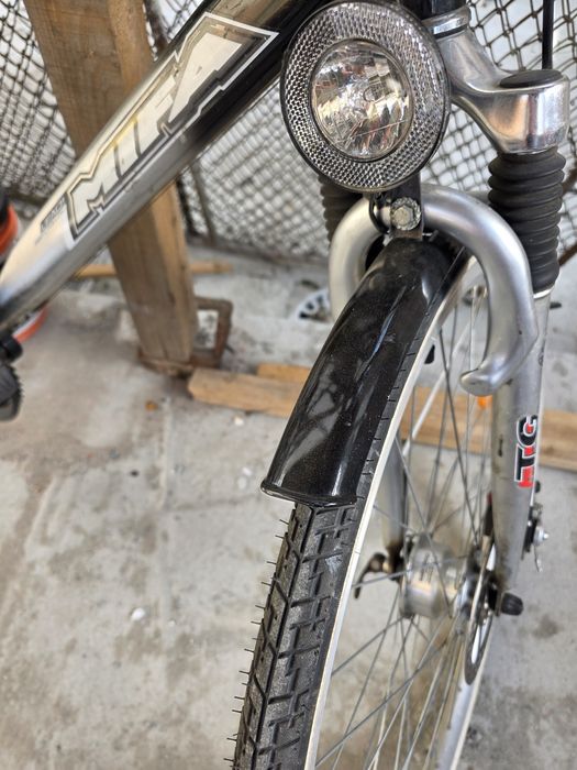 Bicicleta roti 28 butuc dinam frana disc