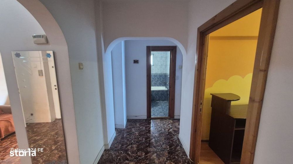 Apartament 3 Camere, Decomandat, Etaj 1,  Zona 1 Mai