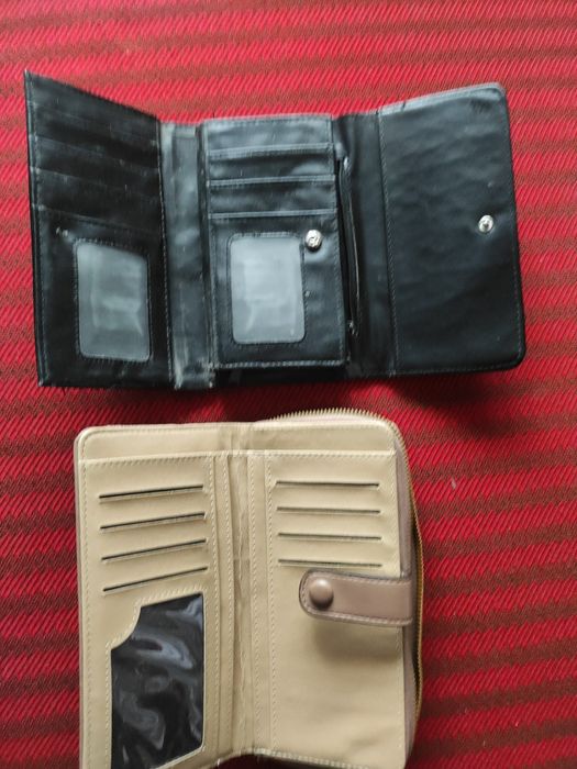 Plicuri, portmonee cu multe sertare diversificate