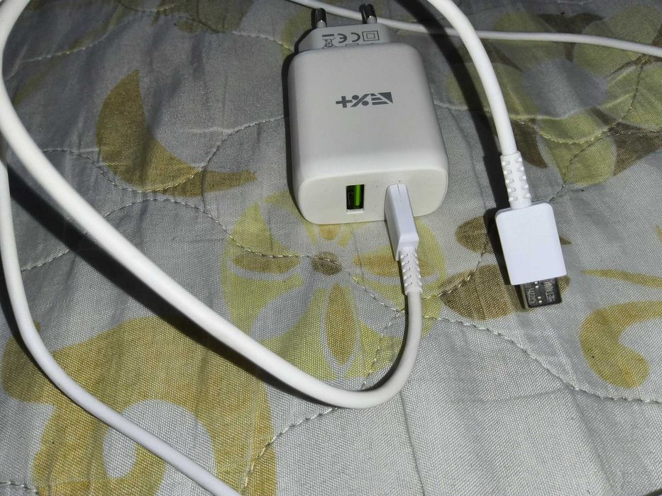 Зарядно с два порта usb -А и usb - C и кабел