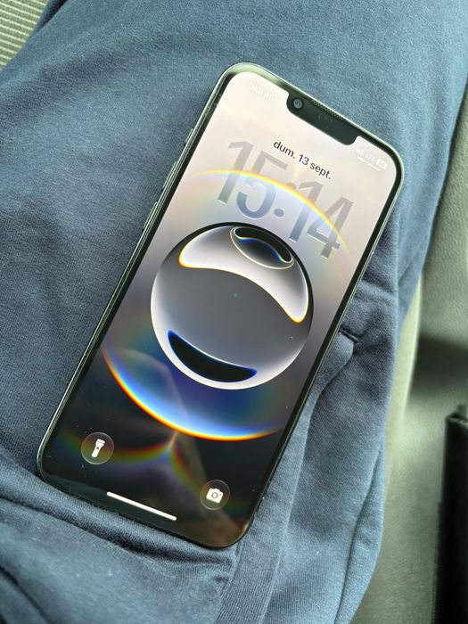 V/S Apple iPhone 16e