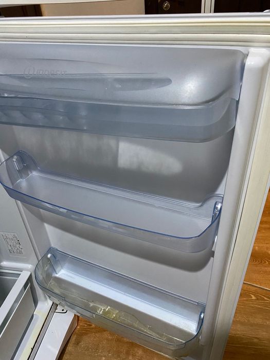 Холодильник indesit