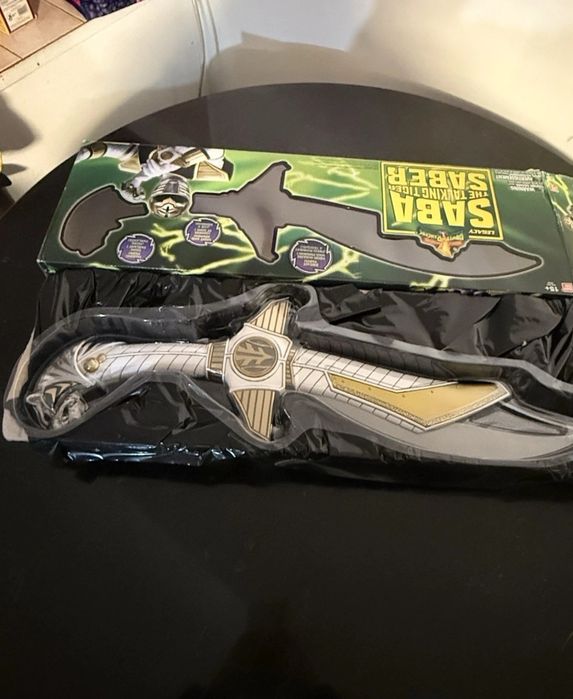 Продава се колекционерска сабия Power Rangers White Ranger Saber Sword Legacy Edition