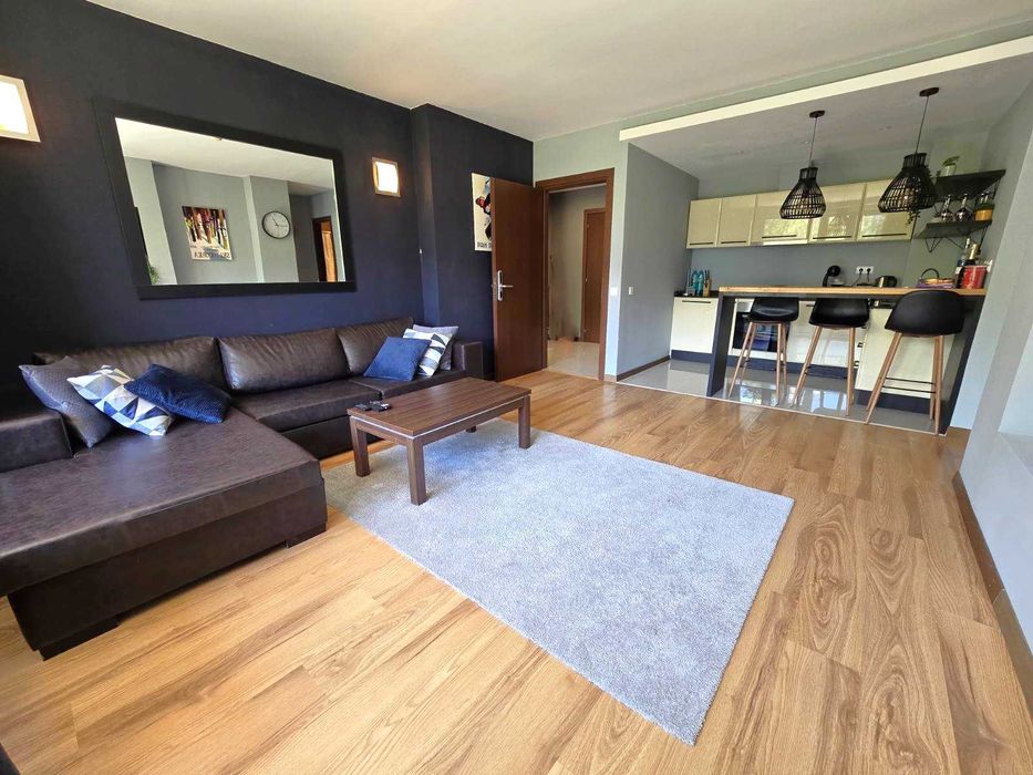 Луксозно обзаведен тристаен апартамент с южно изложение за продажба в комплекс Тера