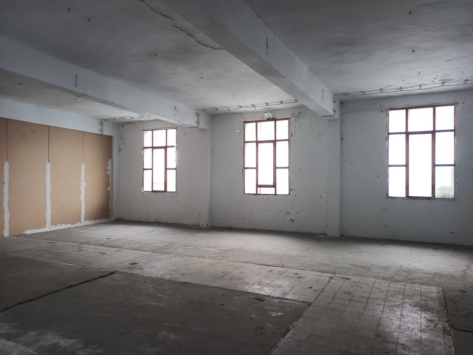 Spațiu pretabil pentru activități de depozitare/ producție