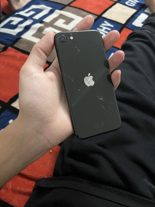 Айфонн се 2020