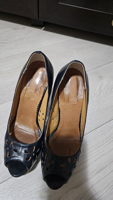 Pantofi piele decupati
