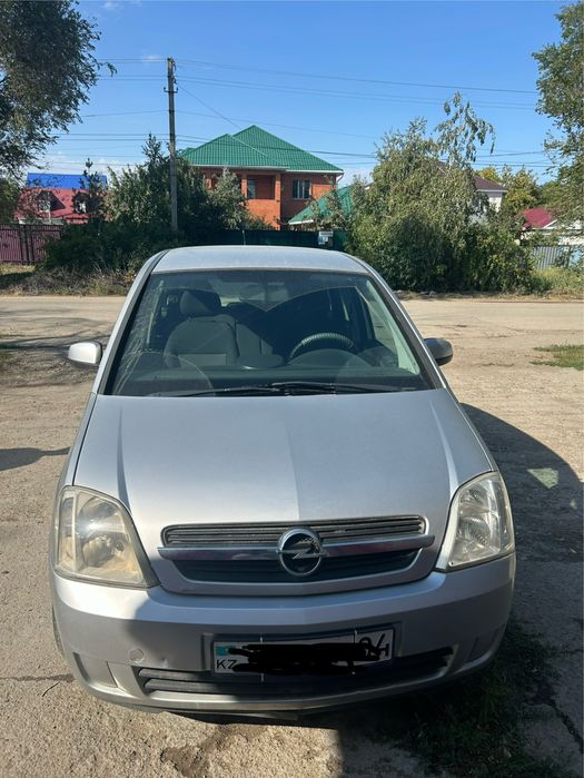 Автомобиль опель мерива