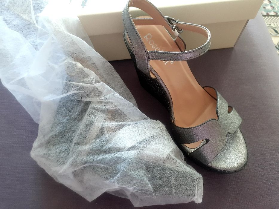 Продам обувь 2000