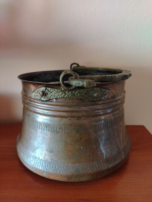 Старо малко котле, бакърче, меден съд,менец,менче