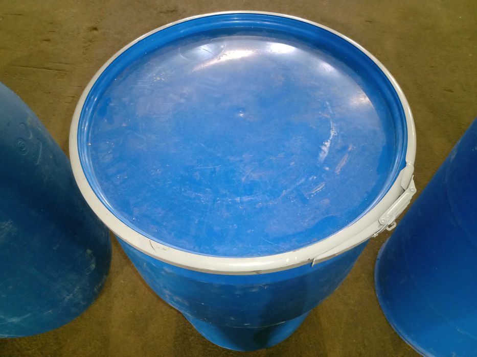 Пластмасови бидони и IBS цистерни 600л и 1000л