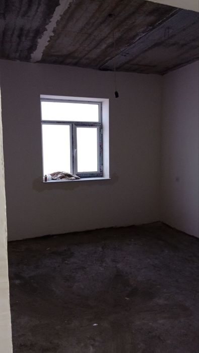 3 хонали 87 КВ ли квартира сотилади янги курилган
7 каватли уйнин