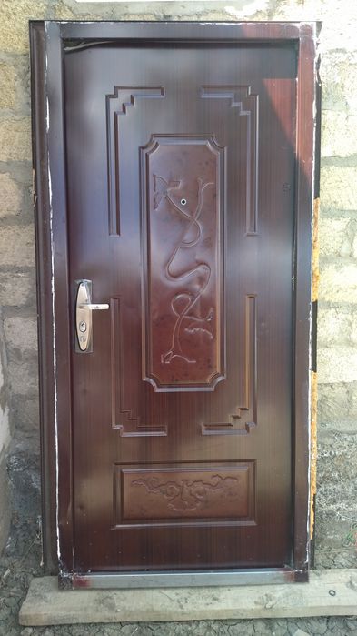 Темір есік. Ені 97 см.