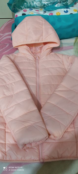 Продам курточку на девочку