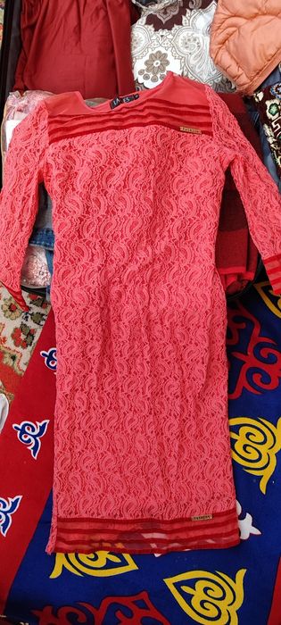 Продам 2 платья дешево