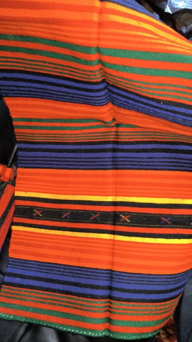 Български национални престилки и възглавници.