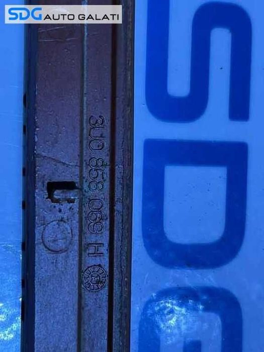 Rama Ornament Grila Mahon Climatronic CD Player Navigatie Skoda Superb 1 2002 - 2008 Cod 3U0858069H