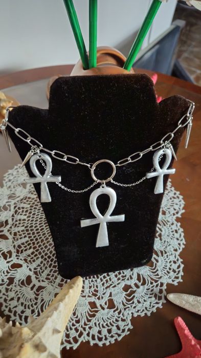 colier gothic ankh