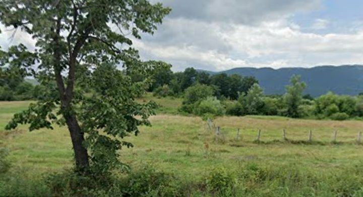 Ливада на пътя между с. Долнослав и с Тополово