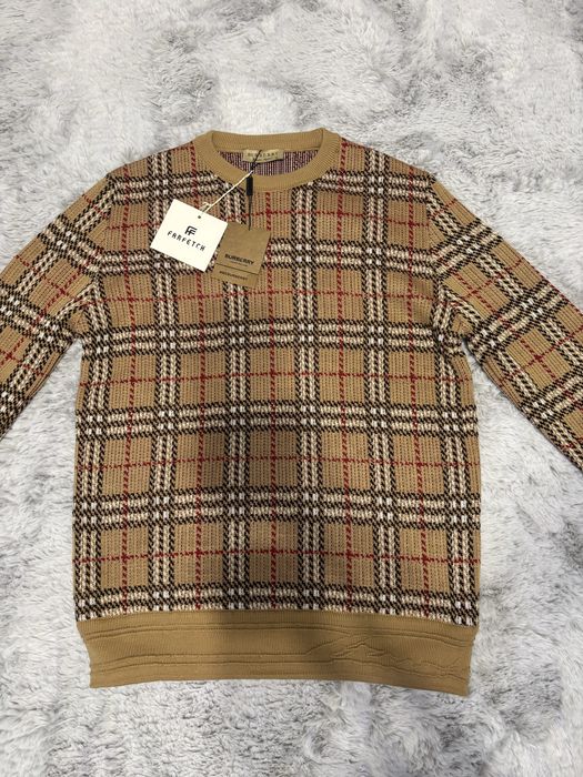 Pulover Burberry marimea M model clasic in carouri