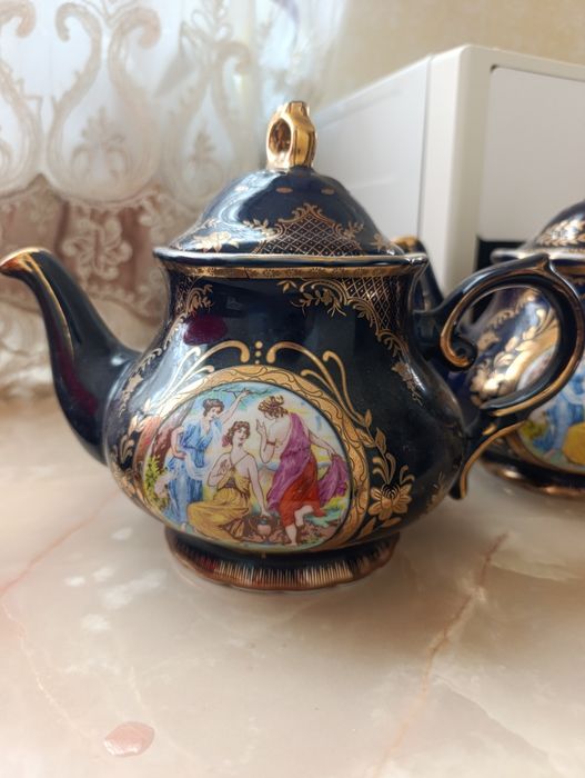 Мадонна чайник 3 штуки есть