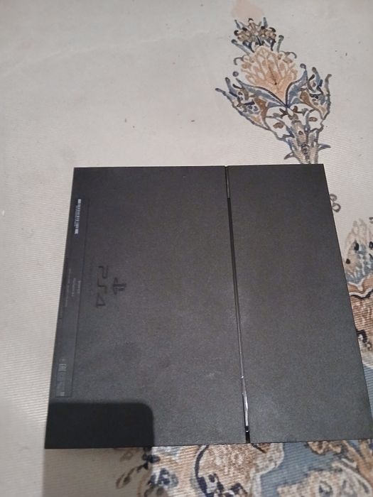 Продаётся ps 4 в хорошем состоянии