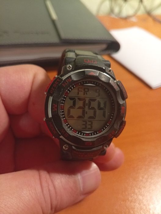 Часовник дигитален QQ