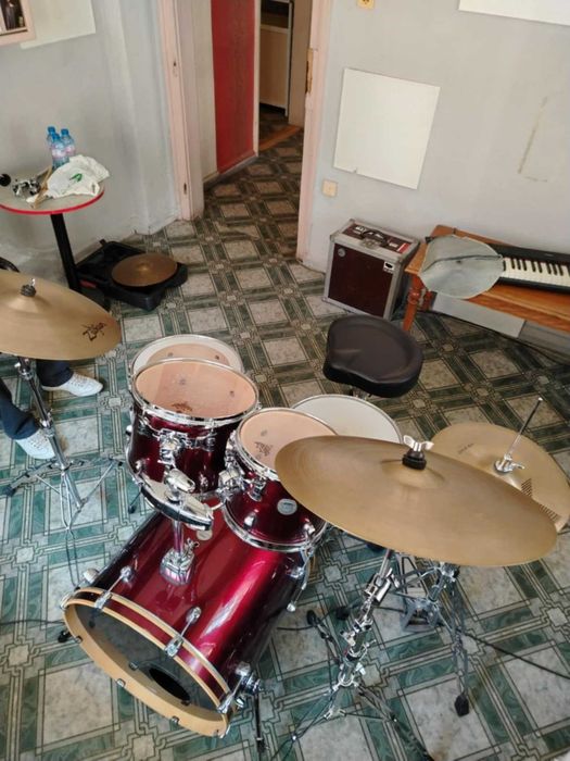 Продавам
Професионален Комплект барабани Mapex Meridian Birch