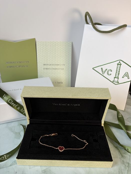 Дамска Гривна Van Cleef & Arpels Нежно Сърце