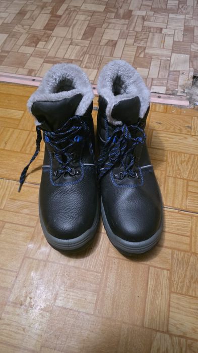 Продам ботинки новые