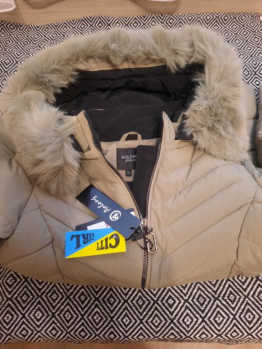 Дамско яке със сваляема качулка