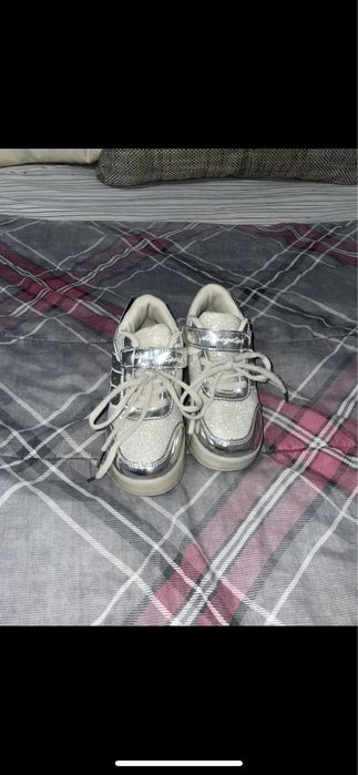 Vând adidași pentru copii tip role