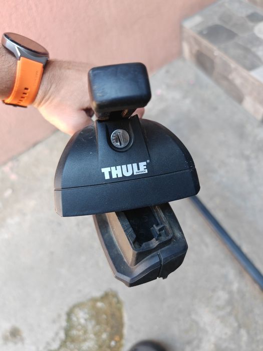 Vând bare Thule cu prindere pe plafon ,in stare perfecta