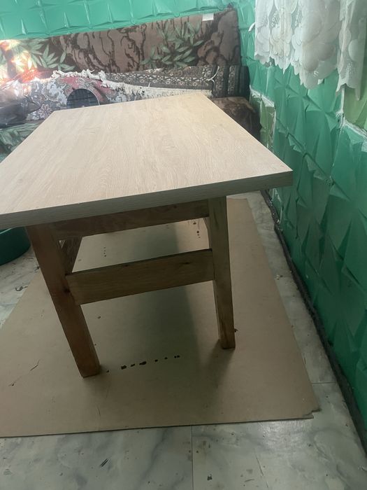 Продам столик новый