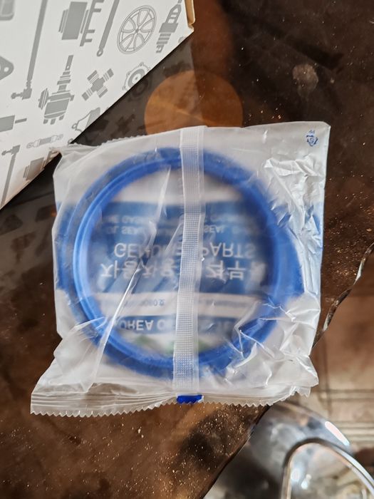 Помпа, сальник коренной мазда 626