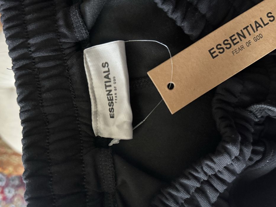 Pantaloni essentials