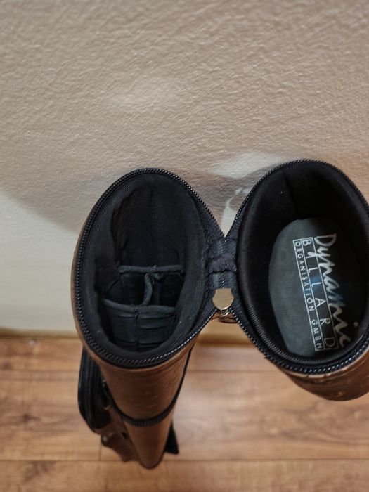 Продавам комплект щеки за билярд- джъмп, основна щека и калъф