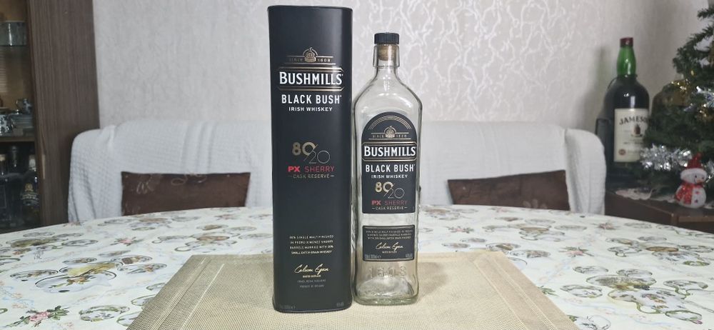 Продавам дублиращи ботилки от уиски празни