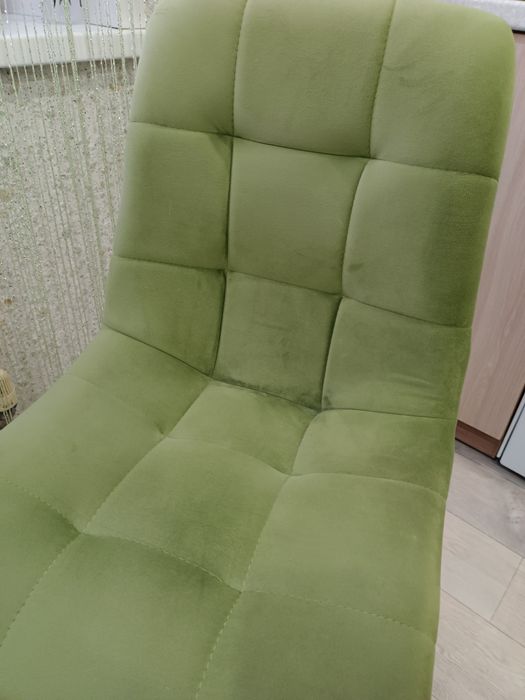 Стол кухонный и стулья