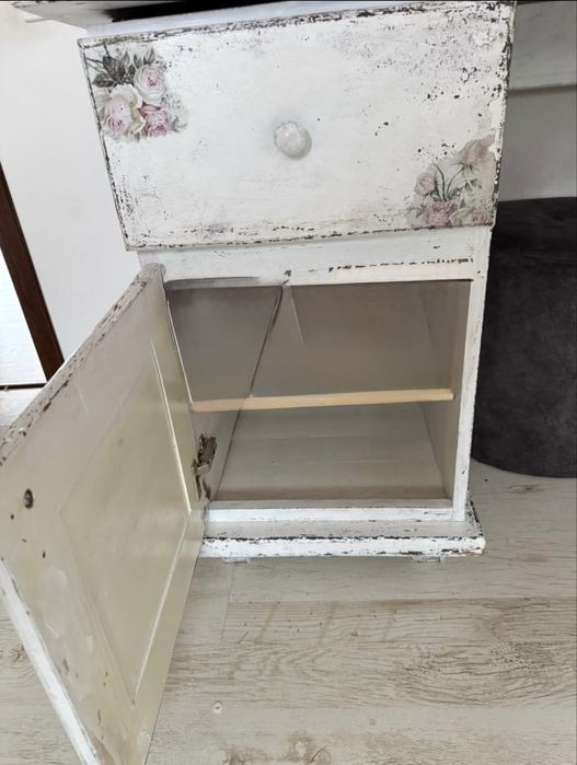 Mobila de lemn masiv reconditionat shabby chic