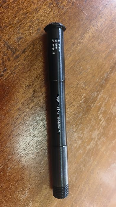 Предна проходна ос за вилка Rock Shox ,FOX 15 x 110,15х100