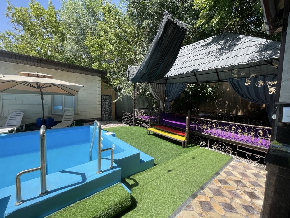 Дача котедж по суточна в городе