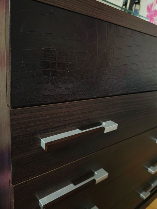 Продам комод туалетный столик